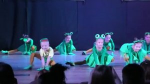 Детский танец лягушат