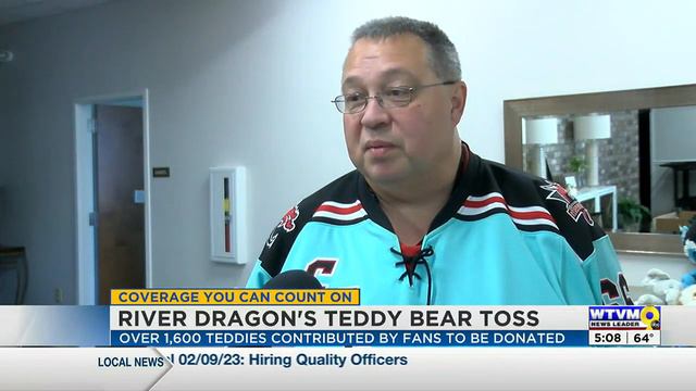 Columbus River Dragons donate 1600 toys to Valley Rescue Mission after teddy bear toss смотреть онлайн