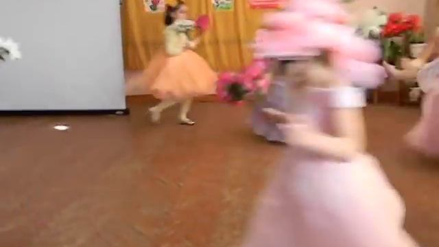 Танец девочек мамам на 8-е марта Лосево 2014 смотреть онлайн