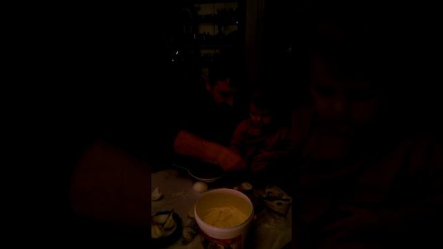 Кира кушает борщ!