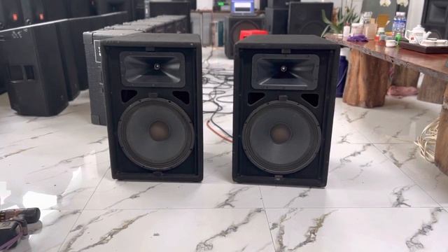 Loa jbl jrx115 giá 12.500 em Tét âm lh.0978120456 смотреть онлайн