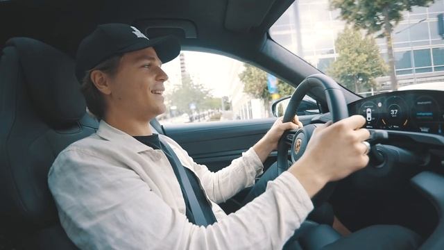LEVER MED EN PORSCHE TAYCAN TURBO FÖR EN DAG | VLOGG 111 смотреть онлайн