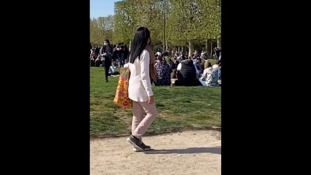 Paris walk /Champs De Mars park #shorts смотреть онлайн