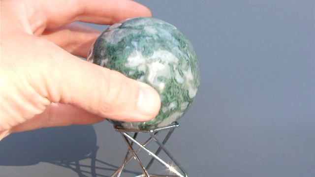 Шар из мохового агата диаметр 68 мм // 617nk смотреть онлайн