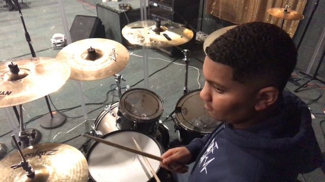 Damon Blissett Jr. playing the drums at InnerG. - 03-11-2018 смотреть онлайн