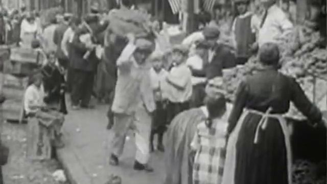 Henry Ford's Mirror of America - Clip 2: Life in the 1910s смотреть онлайн
