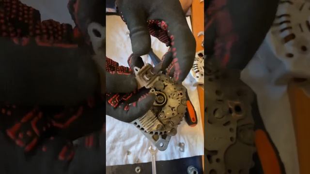 Генератор Тойота Корона Премио.Как заменить щеток генератора!!! смотреть онлайн