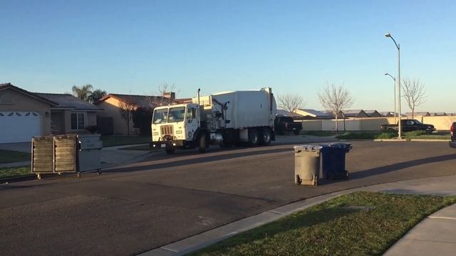 City of Merced Peterbilt 320 Bridgeport Ranger garbage truck смотреть онлайн