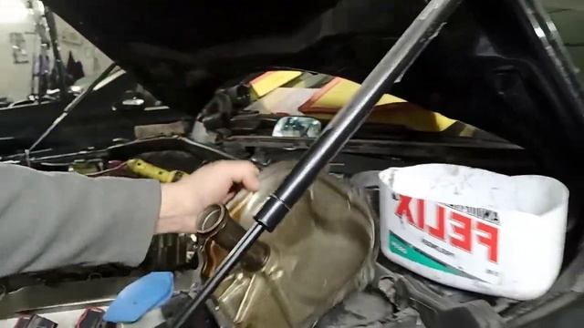 Ауди Q7 4.2л FSI Откуда может поподать в антифриз моторное масло. смотреть онлайн