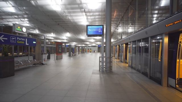 France, Paris, Charles de Gaulle airport, CDGVAL train ride from gates L to K смотреть онлайн
