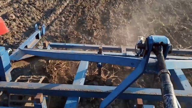 2020 год! Культивирую самодельным культиватором и минитрактор Xintai244 Xl смотреть онлайн