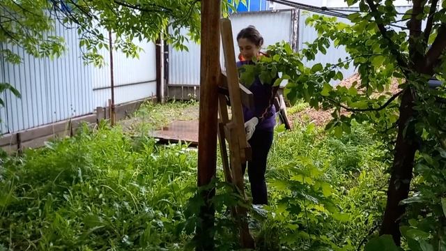 Устраняем последствия сильного ветра, для этого лезу на высокий столб смотреть онлайн