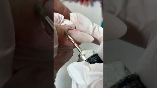 Причины появления отслоек на ногтях #nails #shorts смотреть онлайн