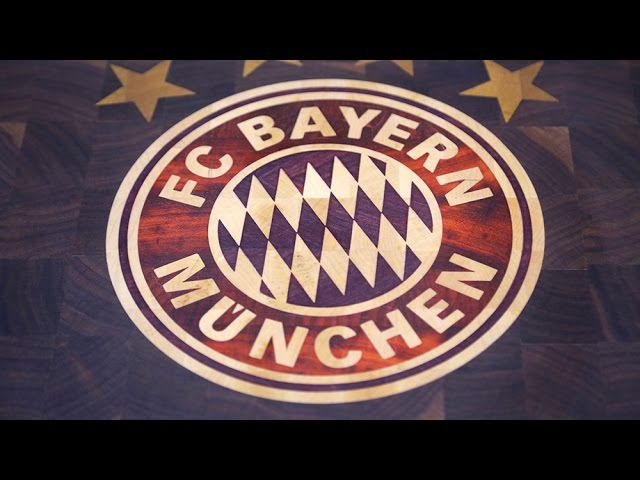 FC Bayern logo board смотреть онлайн