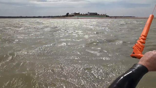 крепкий ветер и теплый сентябрьский день порадовал Ростовских Кайтеров 🤙 Павло-Очаковская коса смотреть онлайн