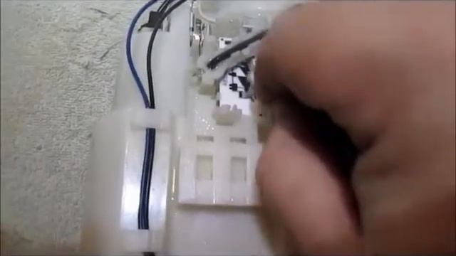 Tutoriel de démontage de pompe /jauge et réparation " Probléme jauge compteur" Sur Infiniti nissan смотреть онлайн