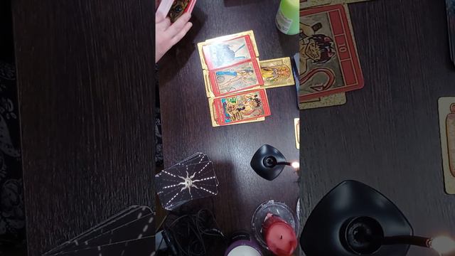 Четыре королевы, что делали смотреть онлайн