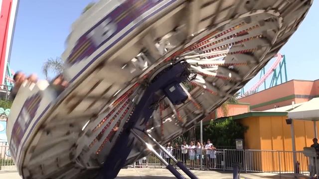 Wipeout (HD) - Knott's Berry Farm смотреть онлайн