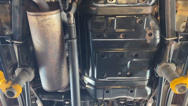 1996 Lexus LX450 Undercarriage смотреть онлайн