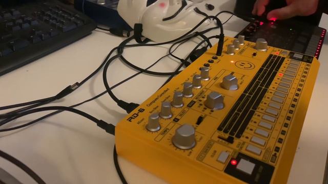 Behringer RD6 & Uno Synth Techno Session / No mixing смотреть онлайн
