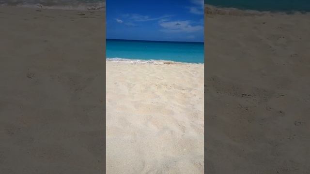 Beach day - Cabbage Beach, Paradise Island Bahama смотреть онлайн