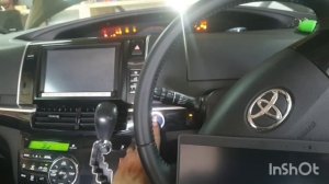 Toyota Estima 2016 год  Hybrid замена свечей зажигания , чистка дросельной заслонки