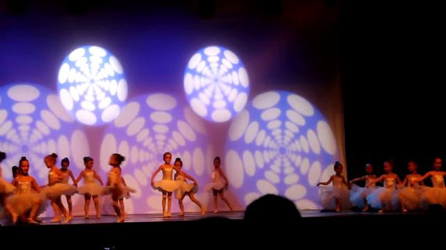 SNEZINKA PREMIUM DANCE смотреть онлайн