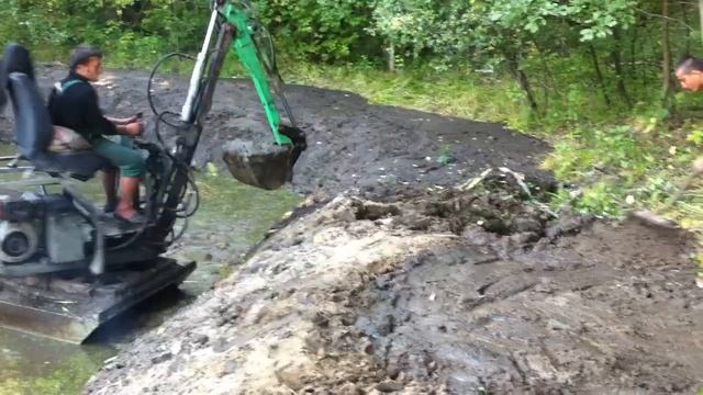 Очистка рек,прудов,озер,водоемов плавающим экскаватором.http://www.ecology-water.ru/