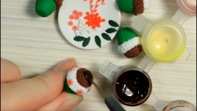 The process of making miniature Christmas sweets. Процесс изготовления Рождественских сладостей смотреть онлайн