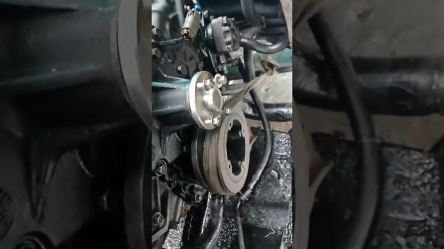 Снимаем шкив с FD42 Ниссан Атлас смотреть онлайн