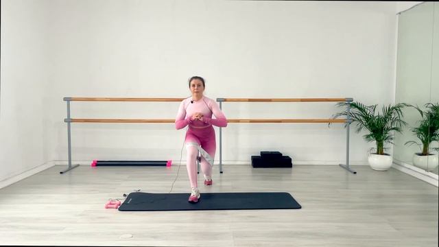 Тренировка на ноги и ягодицы с резинкой (от фитнес тренера Леры) |подходит для новичков | 25 минут смотреть онлайн