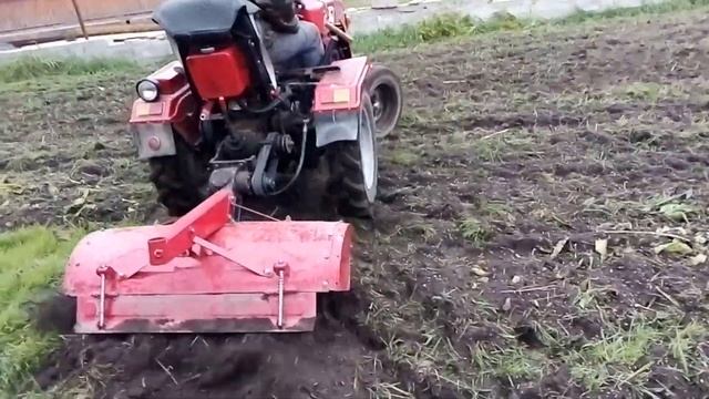 Фрезеруємо город китайським трактором, та сіємо жито під фрезу | Техніка та обладнання полісся смотреть онлайн