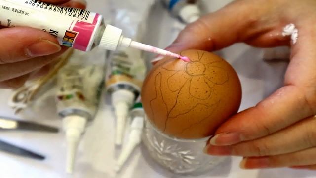 Пасхальные яйца и корзиночка. смотреть онлайн