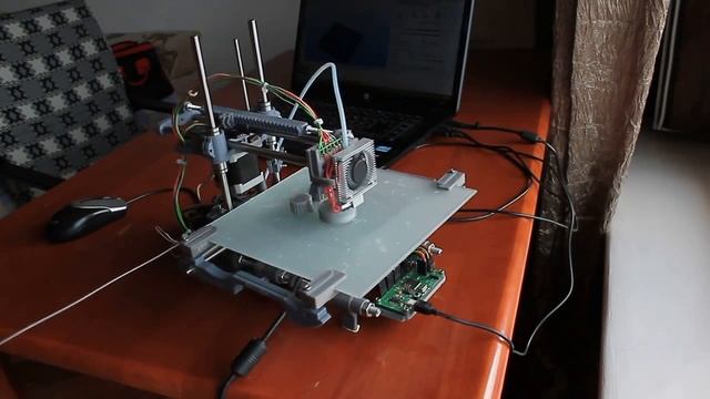 DIY 3D принтер Smartrap MC3 из Мастер Кит печатает ручки для усилителя НЧ. смотреть онлайн