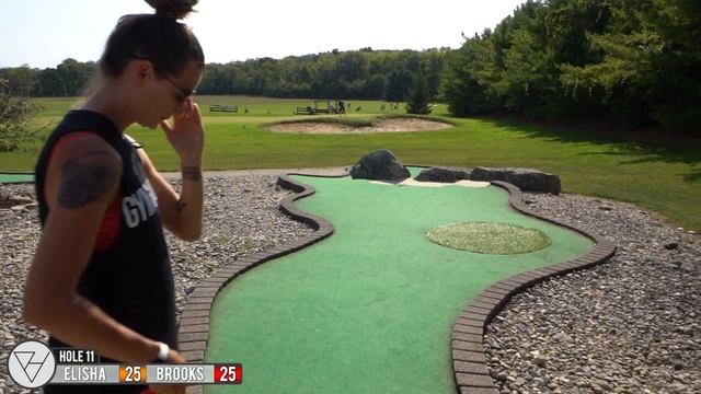 Elisha Has Never Been This Excited At A Mini Golf Course! смотреть онлайн