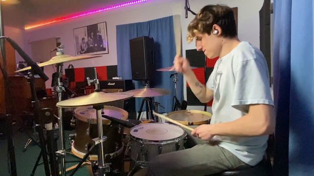Green Day - Basket Case (One Man Band Cover) смотреть онлайн