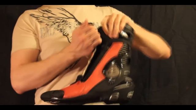 Видеообзор мотоэкипировки на русском: Alpinestars S-MX Plus 2011 смотреть онлайн