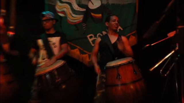 Maestro Luthier y Músico Javier Bonga Martínez смотреть онлайн
