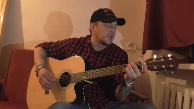 Владимир Гурьянов-Отрывок из песни"Вечерняя застольная"/кавер/под гитару/ смотреть онлайн