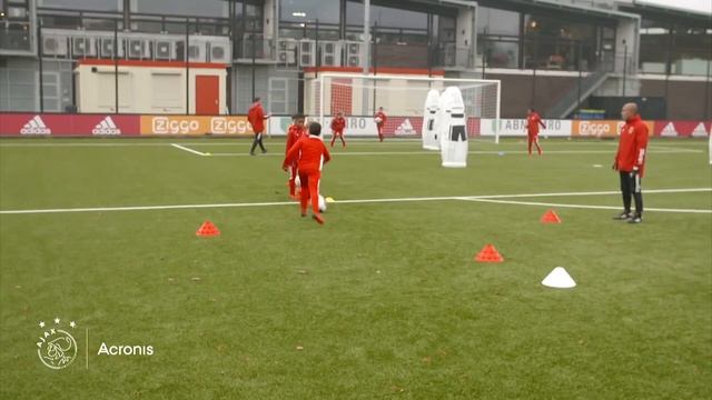 AFC Ajax u10 dribbling II смотреть онлайн