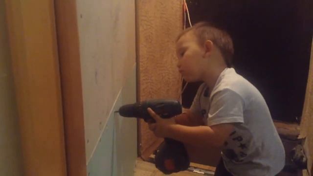 двухлетний малыш делает ремонт смотреть онлайн