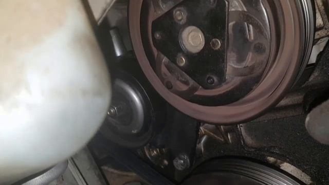 Nissan Micra K12. Changement Courroie d'accessoires смотреть онлайн