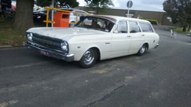 Longroofs on the grass chrome bumper car show смотреть онлайн