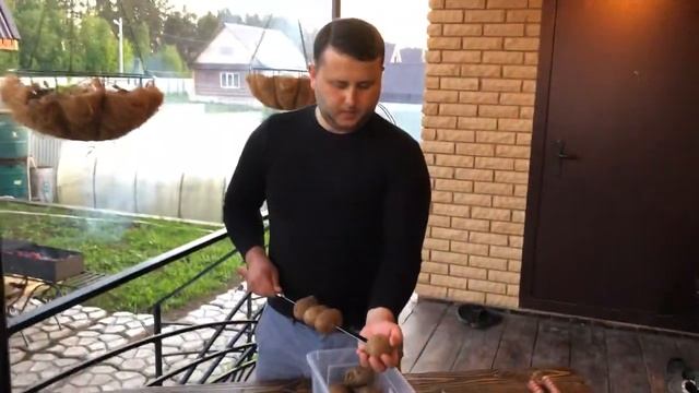 Курица на мангале, вкусная сочная, Как приготовить цыпленка табака на углях рецепт от Рината смотреть онлайн