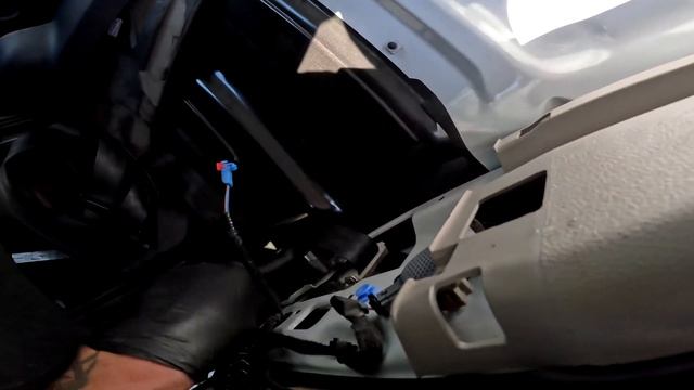 Wymiana poduszek powietrznych. Renault Trafic 3 / Vivaro. Wymiana pasów i sterownika Airbag PORADNI смотреть онлайн