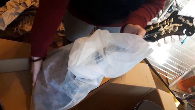 Unboxing MANDOLINE et premiers accords! смотреть онлайн
