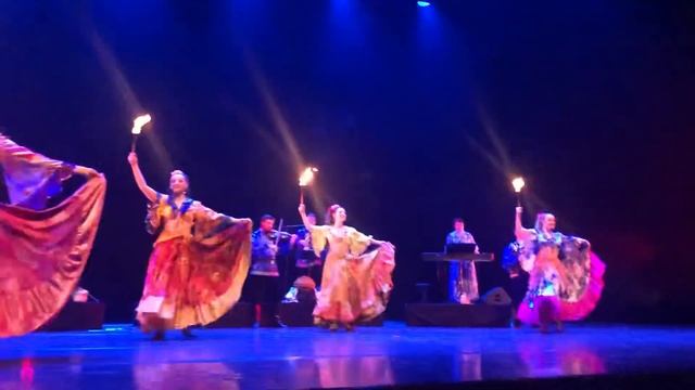 Цыганский танец с факелами Marathon de la danse à Nice 23 février 2020 смотреть онлайн
