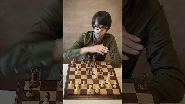 Атака на не рокировавшегося короля. Обучающее видео по шахматам. смотреть онлайн