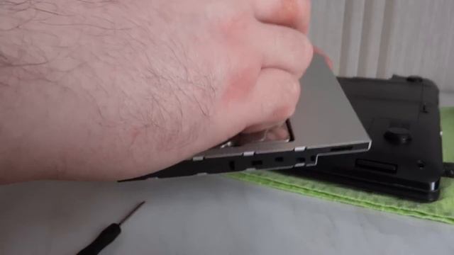 Установка HDD 2.5'' в отсек оптического привода ноутбука. смотреть онлайн