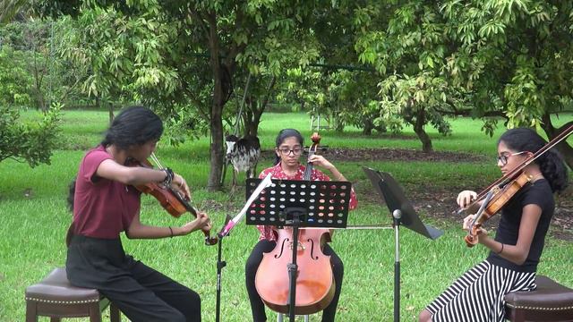 Beethoven Menuetto No. 1 for Two Violins & Cello смотреть онлайн